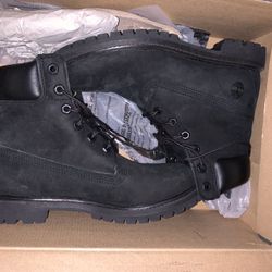 BRAND NEW WOMENS TIMBS
