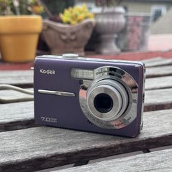 Vintage Kodak Y2K Digital Camera - Purple 