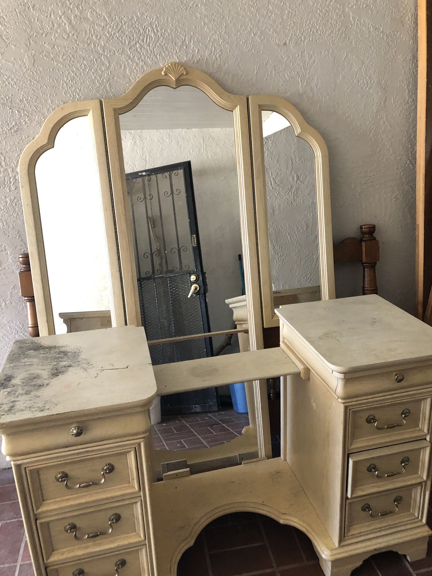 Antique Lexington Vanity