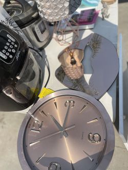 Rose Good Lamp, Lips Mirror And Clock