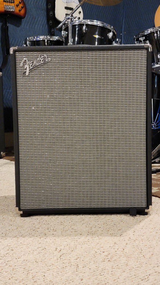 Fender Rumble 500 w/ Cover.