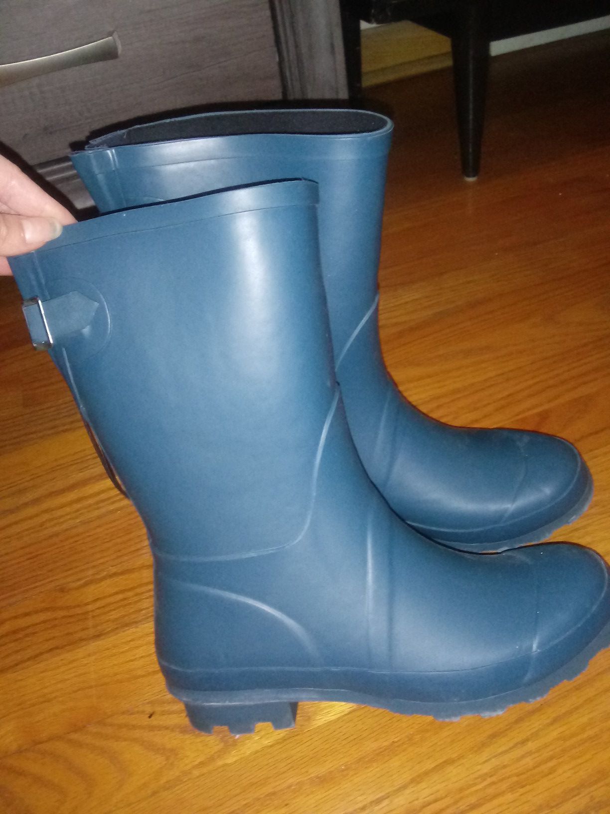 Womens rain boots size 8