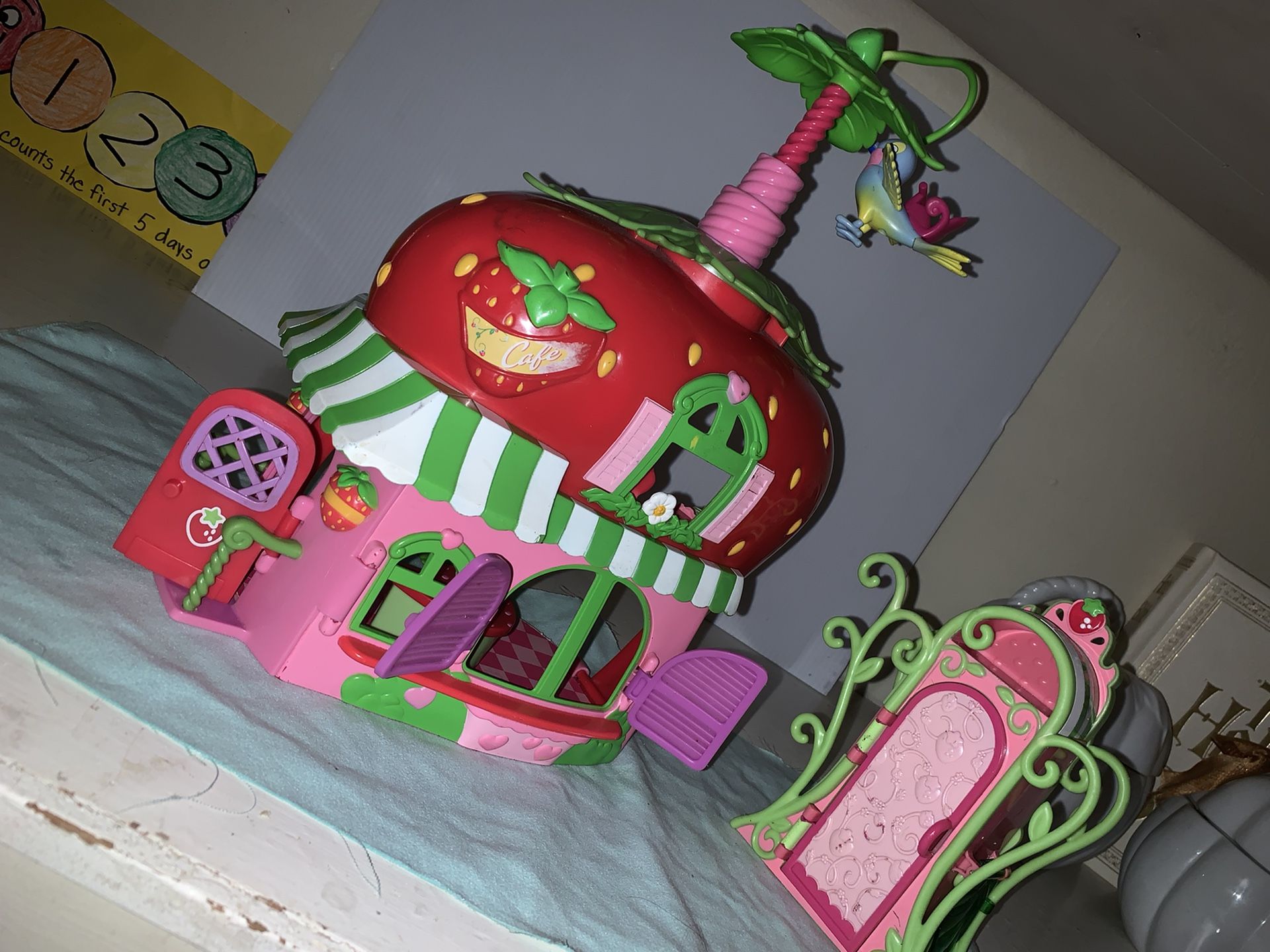 Strawberry Shortcake Doll House