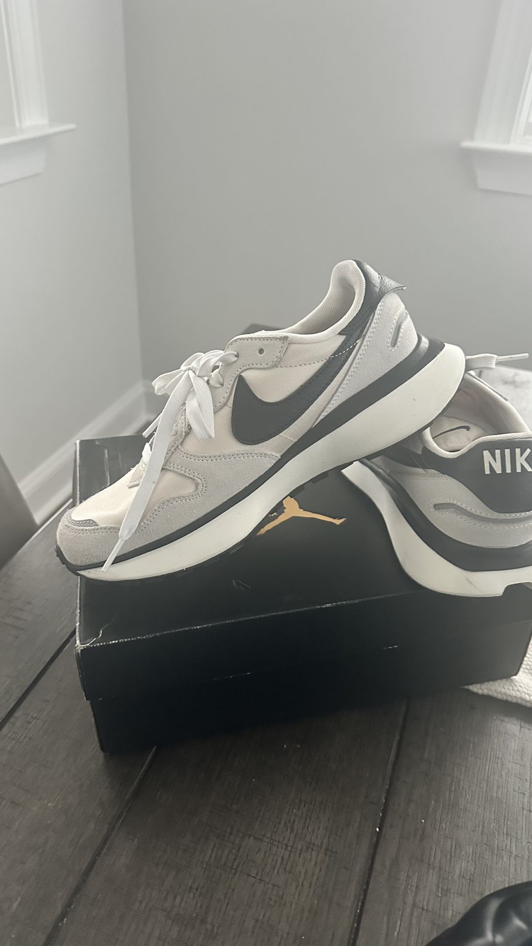 Nike Waffle Size 8.5 Barely Worn !