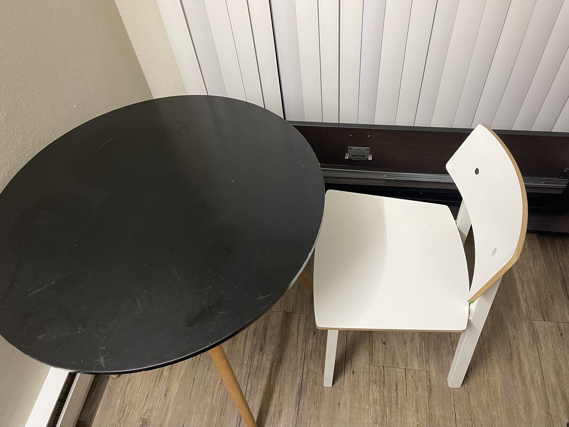 Dining Table With 2 Chairs