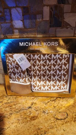 Michael Kors Scarf & Hat Set