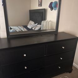 6 Piece Dresser With Mirror 