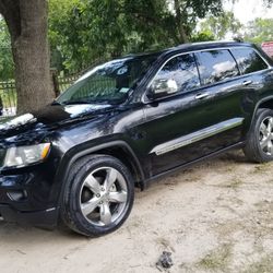 2011 jeep grand Cherokee overland v8 5.7 bien cuidadita no le falla nada anda al 100%