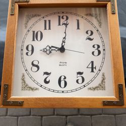 Vintage Avante Quartz Wood Wall Clock 