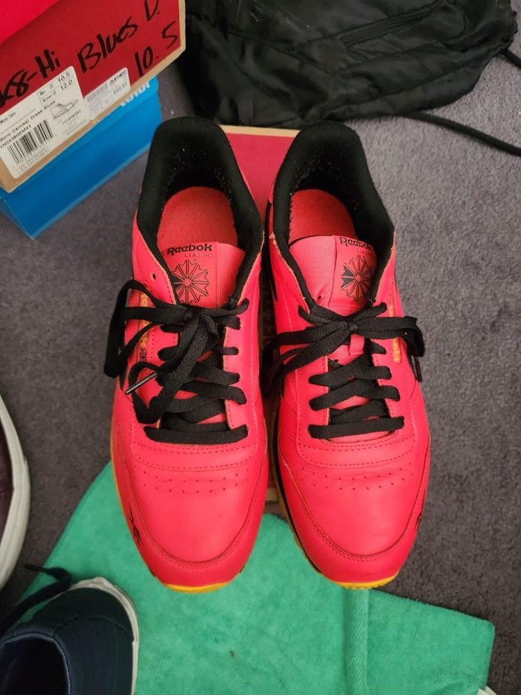 Mens size 11 Red Reeboks