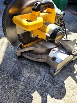 DEWALT compound miter saw