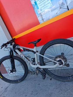 Canyon bike