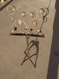Display stand 4 ft tall expandable