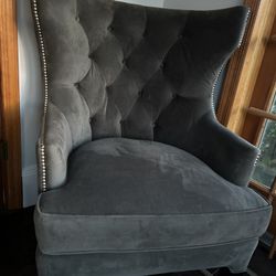 ✨ Charcoal Velvet Wingback Accent Chair – Tufted + Nailhead Trim – Excellent Condition! ✨