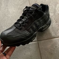 Nike Air Max 95 sneaker in the 'Triple Black' 