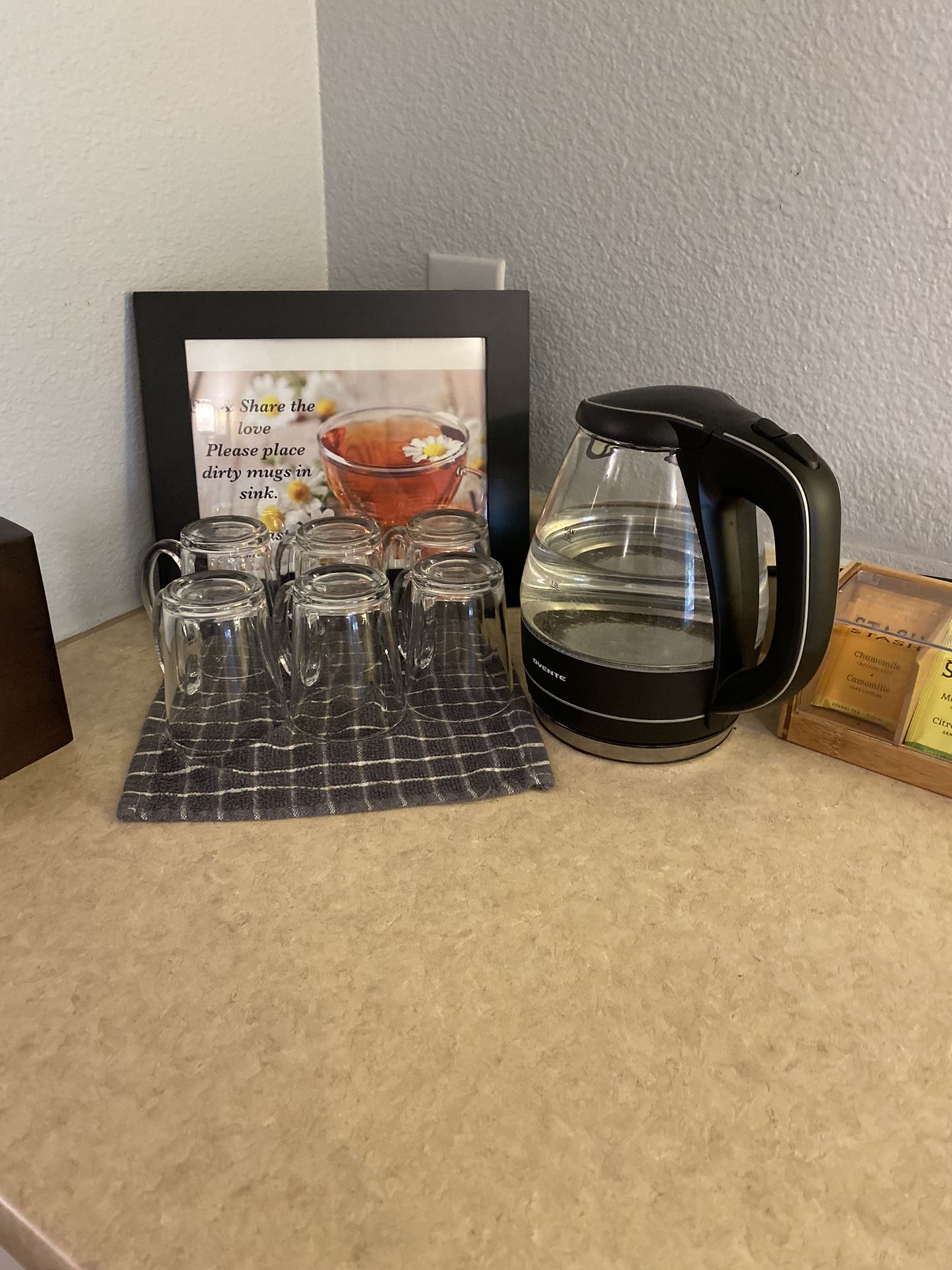 Tea pot, Mugs, And Bag (with Rack)