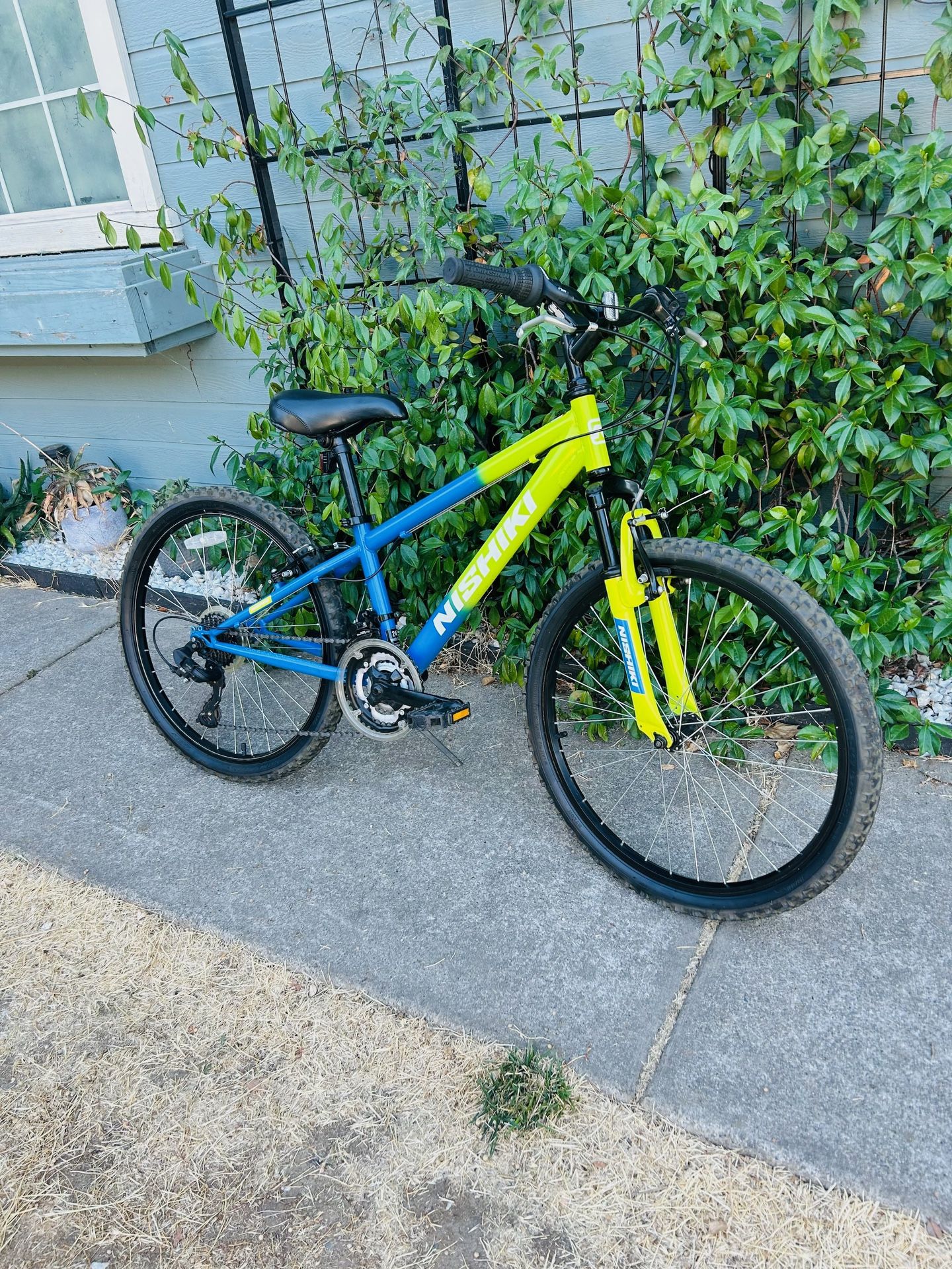 NISHIKI PUEBLO YOUTH MOUNTAIN BIKE 24” Wheels