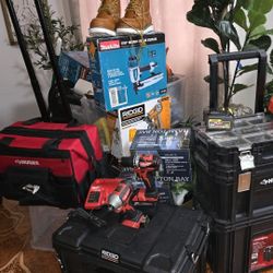 ((Pistolas Para Contrición Nuevas $125 Cada Una  & Husky Tool Box $75