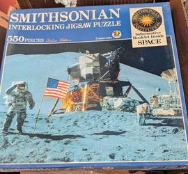 Smithsonian interlocking jigsaw puzzle SPACE