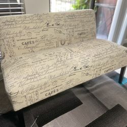 Space-Saving Sofa – Excellent Condition