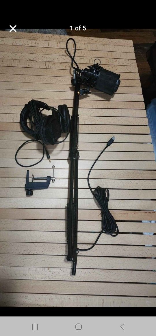 Audio-Technica AT2020USB+PK Vocal Microphone for stream/podcasting