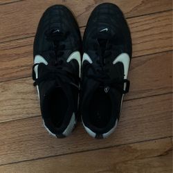 Nike boys shoes size 5 used black and white Well loved you pictures for condition and details