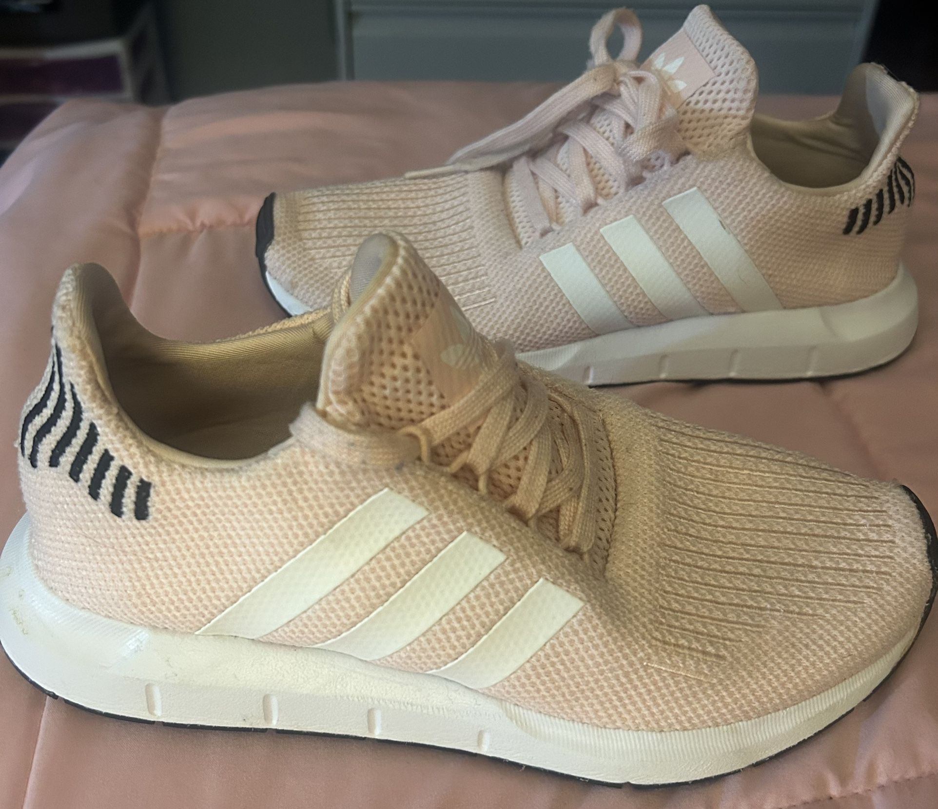 Adidas Swift Run Shoes Size 6.5 womens