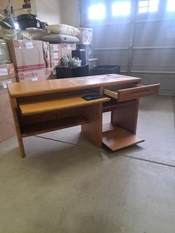 Computer desk