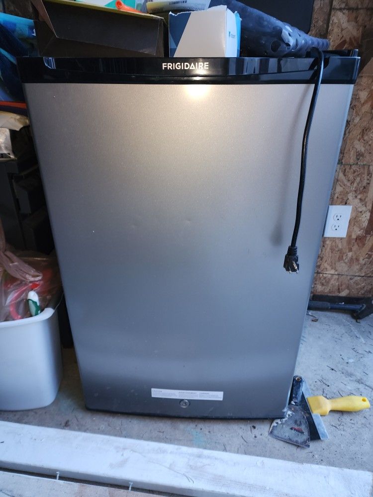 Frigidaire Mini Fridge With Freezer