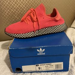 Deerupt Runners Sz 9 1/2 Men