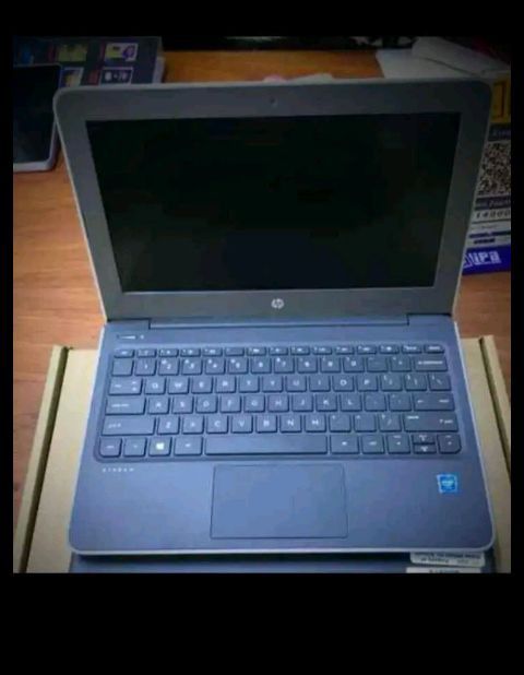 ( Laptop ) HP stream 11 pro G5
Intel Celeron 1.1ghz
Bluetooth
Wifi
Windows 11 pro
Webcam
4gb ram
60gb SSD
64bit system