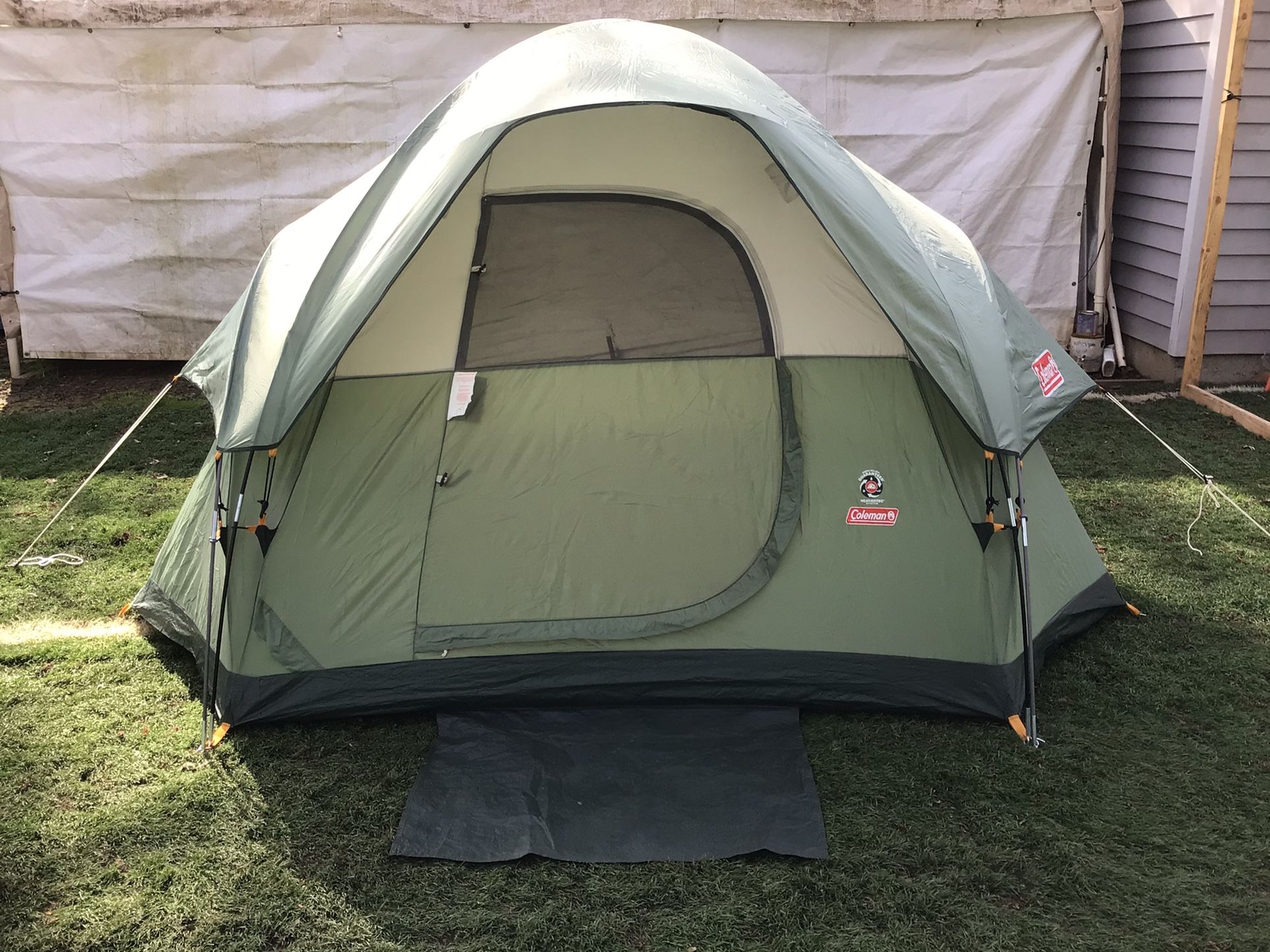 Coleman Eagle Rock 4 Person Camping Tent Size 9’-06”X 7’X 5’ Height.