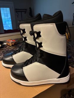 Black and White women’s Snowboard Boots size 7/7.5
