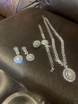 Joyería de Fantasía $8 por el set