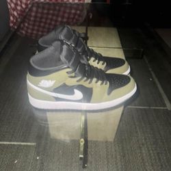 Air Jordan One Mid 