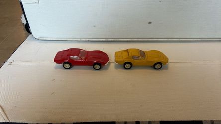 4 plastic toy cars Corvette Ford Coupe
