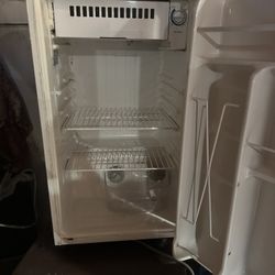 General Electric Refrigerator Good Condition