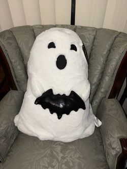 NWT soft white faux fur 24” ghost pillow Martha Stewart Collection