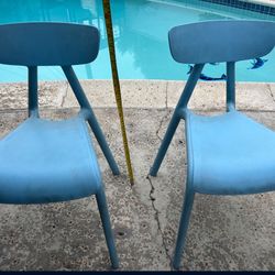 2 Kids Chairs 