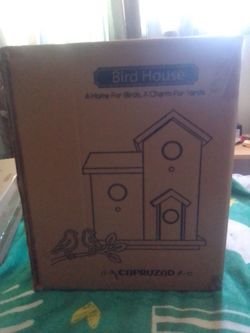 Capruzad Bird House in Box