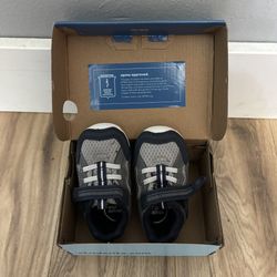 New Striderite Size 5M