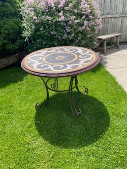 39” ROUND TABLE