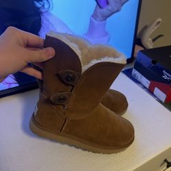 UGG womens size 8 