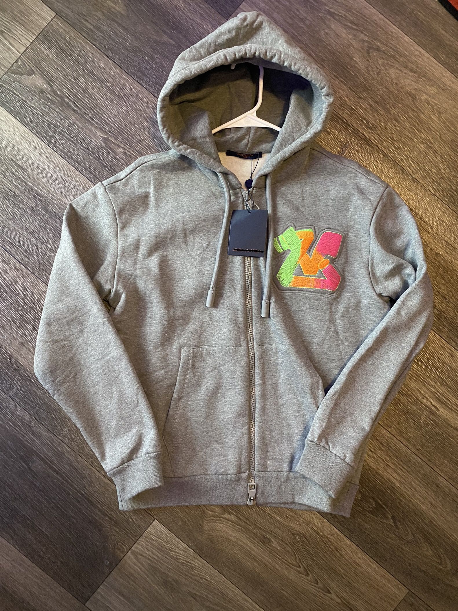 LVE ZIP UP HOODIE SIZE SMALL MEN