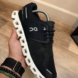 Women's On Cloud 5 Black/White Size 11