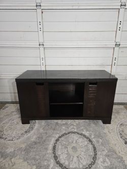 TV Stand Table, Good Conditions 👍, Dark Brown Color, Measurement: W 48" × D 18" × H 26"