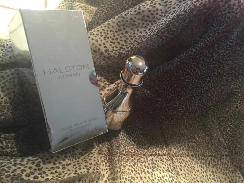 Halston woman 1.7oz perfume NIB
