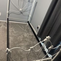 1980s Vintage Elliott’s Design Inc Victorian White Enameled Iron Twin Size Bed Frame