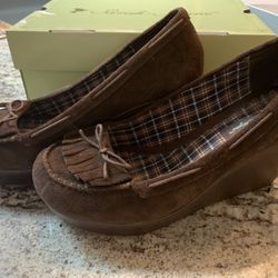 Brown Wedge