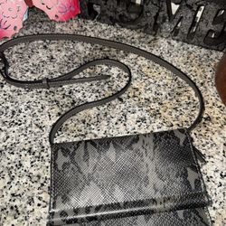 Faux SnakeSkin Crossbody Purse! (read description)